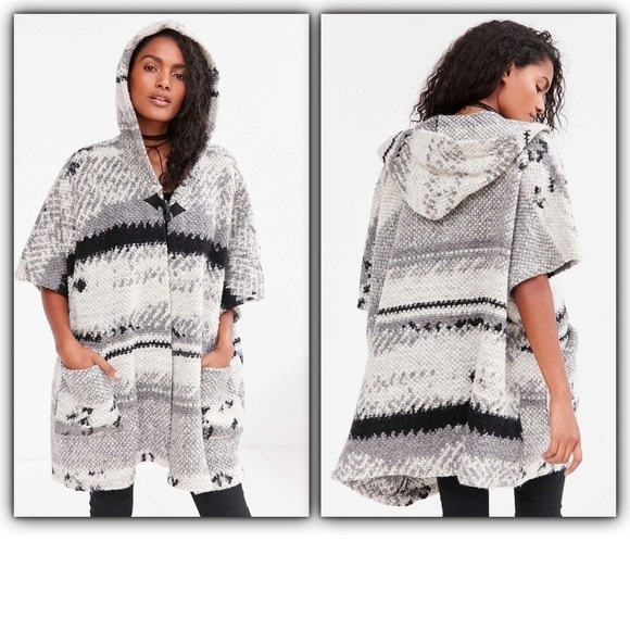 Urban Outfitters BB Dakota Southwestern Aztec pattern hooded Poncho size M/L - Picture 1 of 4